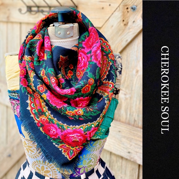 Vintage Accessories - 🛍VINTAGE Square Blanket Scarf Roses Black